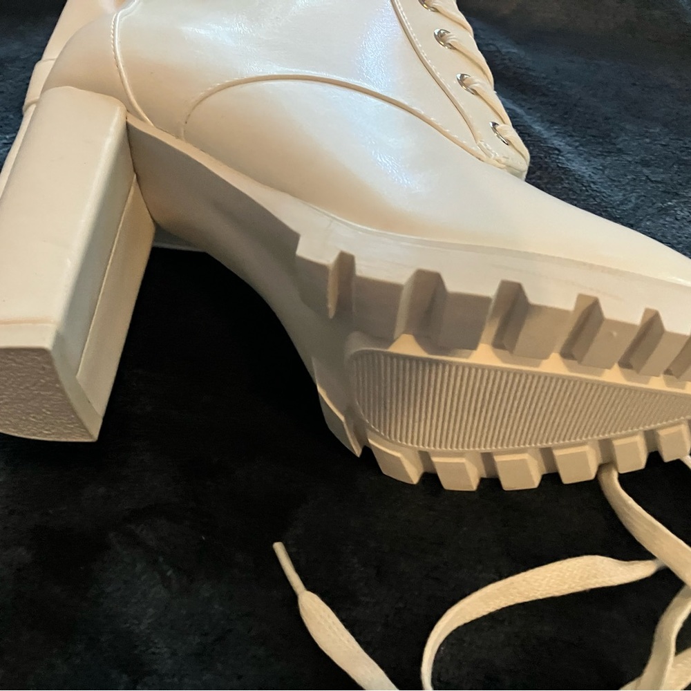 White knee high block heeled boots. - Picture 2 of 2